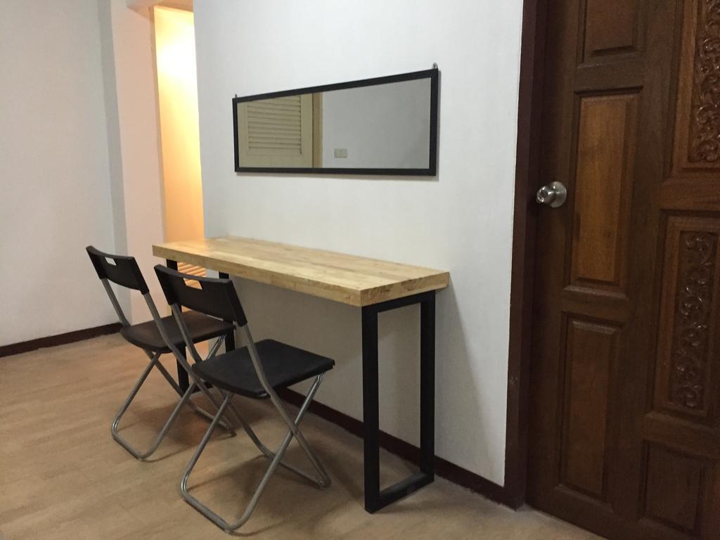 Once In Bangkok With Me Guesthouse Εξωτερικό φωτογραφία