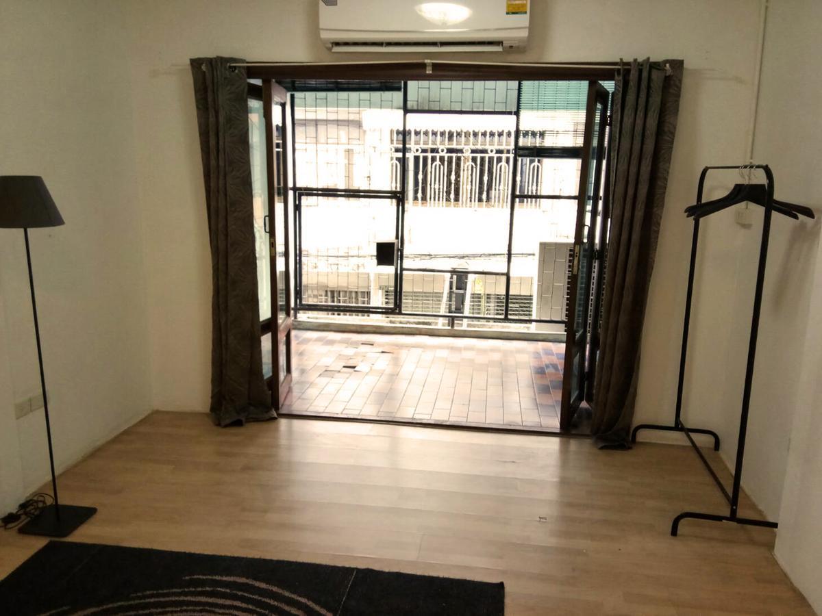 Once In Bangkok With Me Guesthouse Εξωτερικό φωτογραφία