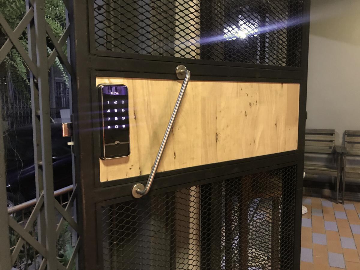 Once In Bangkok With Me Guesthouse Εξωτερικό φωτογραφία